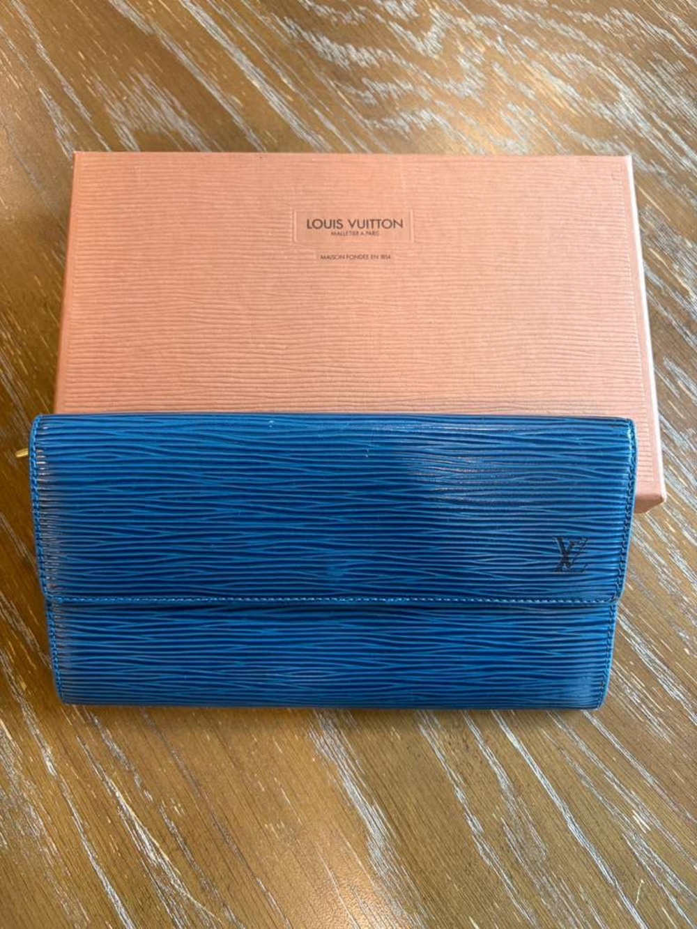 Louis Vuitton  Blue Epi  Sarah Leather Long  Wallet